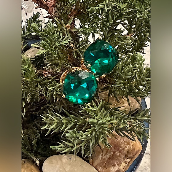 💚💚Brand New Tory Burch Emerald Crystal stud earrings - Picture 5 of 5